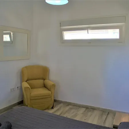Blanco Con Piscina Privada